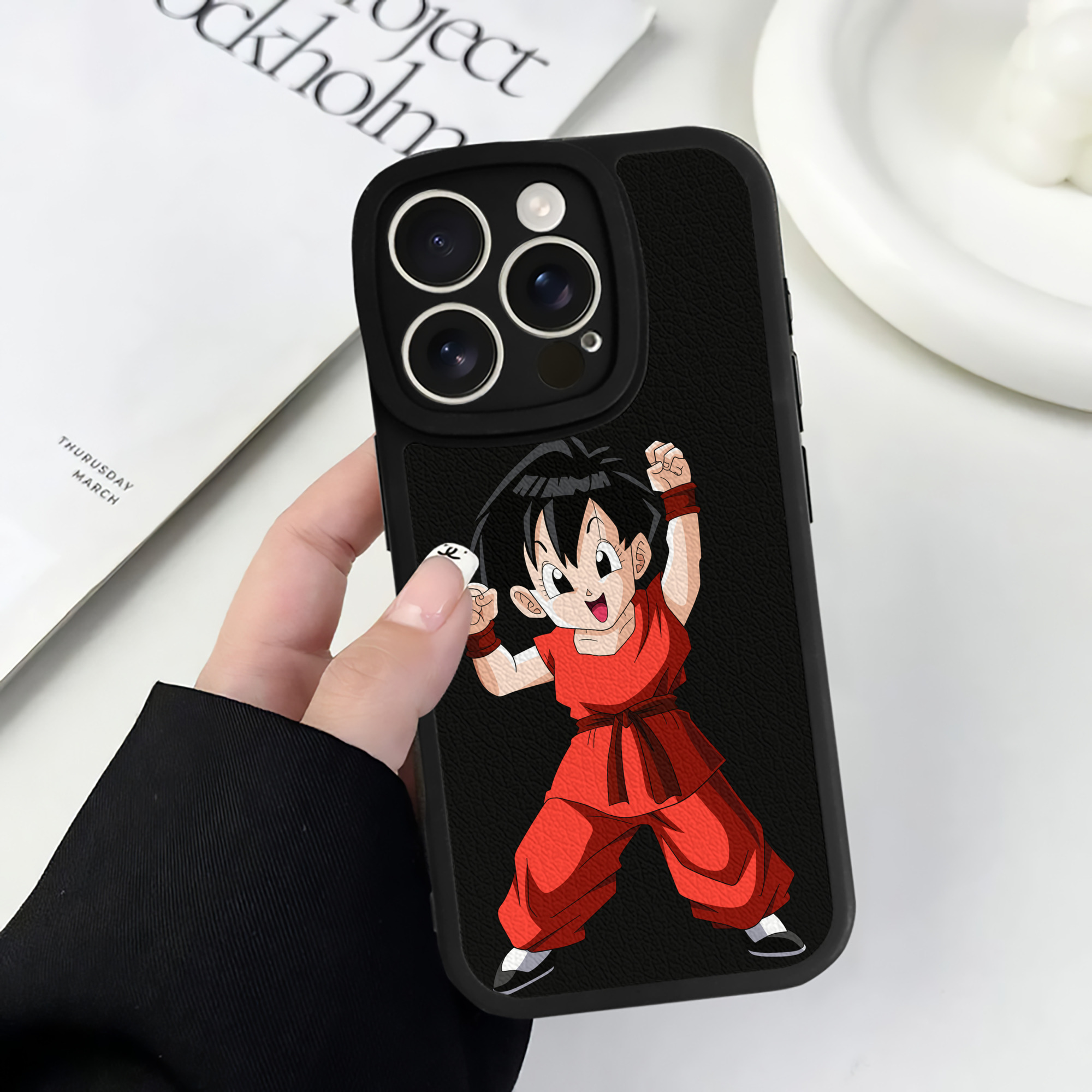 （画像用） ドラゴンボール パン DRAGON BALL Pan 【iPhone 16シリーズ対応】シリコンスマホケース（レザー調） 材質：シリコン